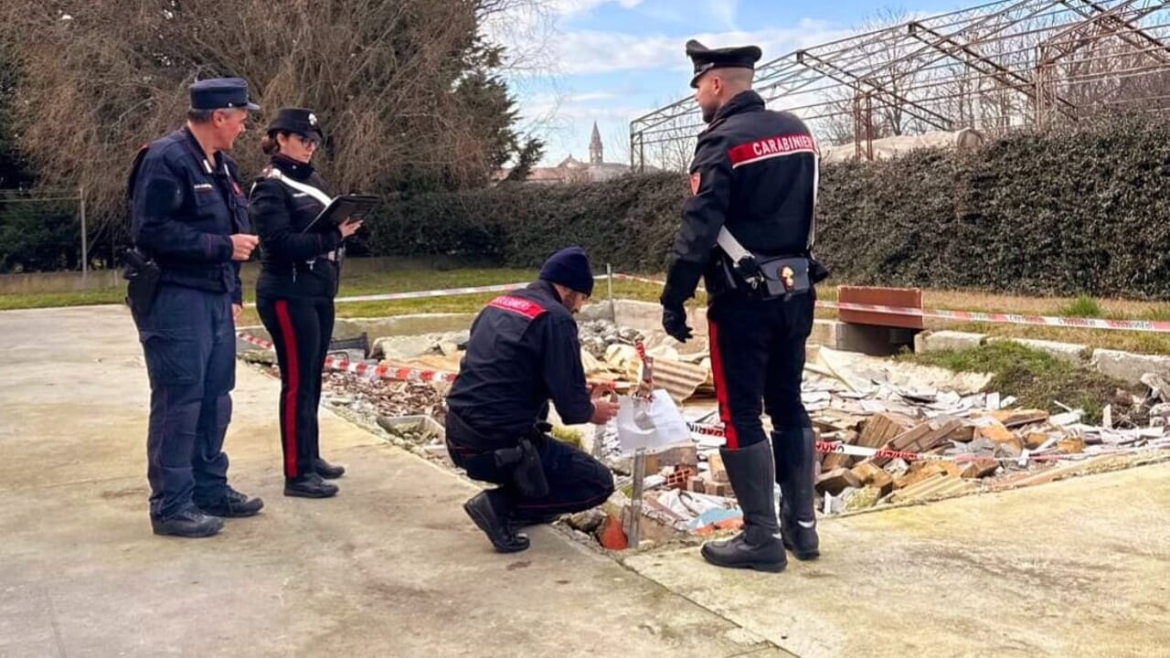 S. Maria Capua Vetere: Terreno trasformato in discarica abusiva S. Maria Capua Vetere: Terreno trasformato in discarica abusiva