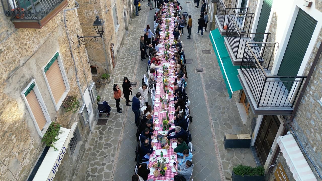 Buon compleanno Dieta Mediterranea: da venerdì a domenica tre giorni di festa tra Acciaroli, Pioppi e Pollica