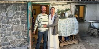 “La mia verità”, la famiglia nel bosco arriva nel Cilento: Catherine Birmingham e Nathan Trevallion presentano il libro a Valle dell’Angelo