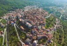 Sanza, il borgo dell’accoglienza si racconta: Influencer, arte contemporanea e il nuovo portale turistico per promuovere il territorio