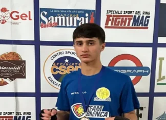 Kickboxing, il Cilento vola ai Mondiali in Spagna: il giovane Giovanni Mucciolo veste l’azzurro Giovanni Mucciolo e il maestro Renato Brenca della Fortress Gym di Roccadaspide verso i Mondiali di kickboxing Fight1.