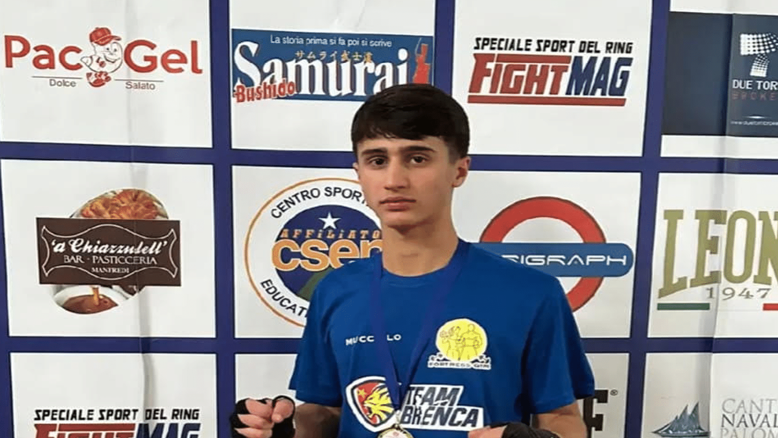 Giovanni Mucciolo e il maestro Renato Brenca della Fortress Gym di Roccadaspide verso i Mondiali di kickboxing Fight1.