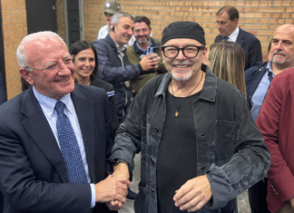 Vasco Rossi dottore a Salerno: il Blasco conquista l’Università Vasco Rossi e Vincenzo De Luca all'Università di Salerno per il Dottorato Honoris Causa